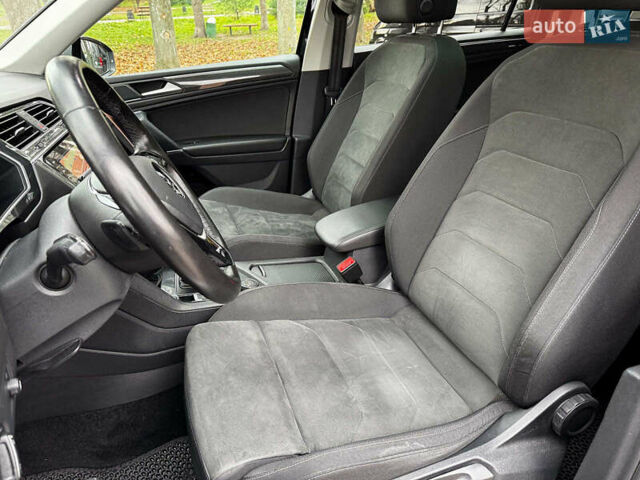 Черный Фольксваген Tiguan Allspace, объемом двигателя 2 л и пробегом 180 тыс. км за 30540 $, фото 37 на Automoto.ua
