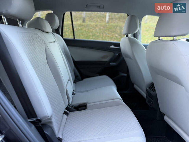 Черный Фольксваген Tiguan Allspace, объемом двигателя 2 л и пробегом 60 тыс. км за 19900 $, фото 20 на Automoto.ua