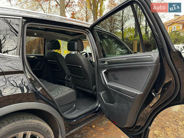 Черный Фольксваген Tiguan Allspace, объемом двигателя 2 л и пробегом 180 тыс. км за 30540 $, фото 18 на Automoto.ua