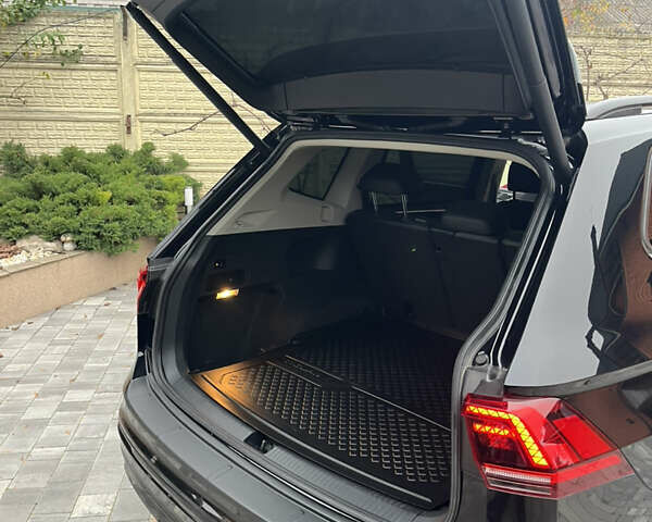 Черный Фольксваген Tiguan Allspace, объемом двигателя 2 л и пробегом 196 тыс. км за 30500 $, фото 66 на Automoto.ua