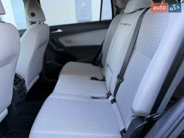 Черный Фольксваген Tiguan Allspace, объемом двигателя 2 л и пробегом 60 тыс. км за 19900 $, фото 23 на Automoto.ua