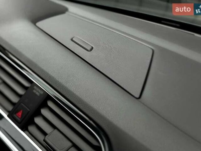 Чорний Фольксваген Tiguan Allspace, об'ємом двигуна 0 л та пробігом 214 тис. км за 30000 $, фото 131 на Automoto.ua