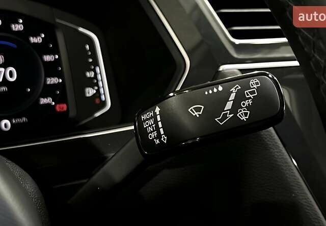 Чорний Фольксваген Tiguan Allspace, об'ємом двигуна 0 л та пробігом 214 тис. км за 30000 $, фото 96 на Automoto.ua