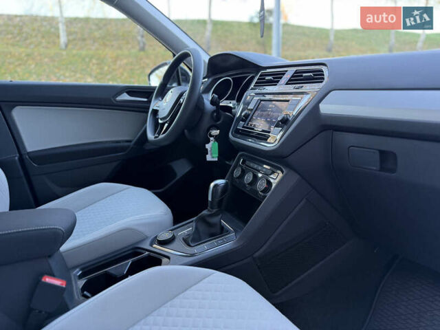 Черный Фольксваген Tiguan Allspace, объемом двигателя 2 л и пробегом 60 тыс. км за 19900 $, фото 16 на Automoto.ua