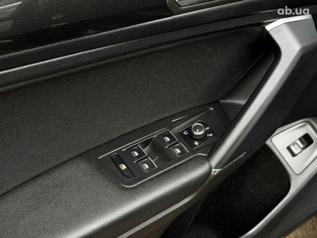 Черный Фольксваген Tiguan Allspace, объемом двигателя 2 л и пробегом 180 тыс. км за 30540 $, фото 35 на Automoto.ua