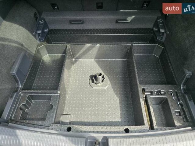 Черный Фольксваген Tiguan Allspace, объемом двигателя 1.98 л и пробегом 202 тыс. км за 27900 $, фото 85 на Automoto.ua