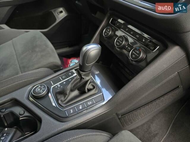 Черный Фольксваген Tiguan Allspace, объемом двигателя 1.98 л и пробегом 202 тыс. км за 27900 $, фото 69 на Automoto.ua