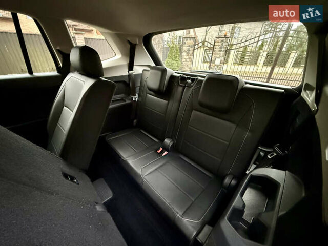 Чорний Фольксваген Tiguan Allspace, об'ємом двигуна 2 л та пробігом 119 тис. км за 18800 $, фото 13 на Automoto.ua