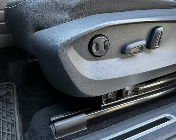 Черный Фольксваген Tiguan Allspace, объемом двигателя 2 л и пробегом 169 тыс. км за 25500 $, фото 16 на Automoto.ua