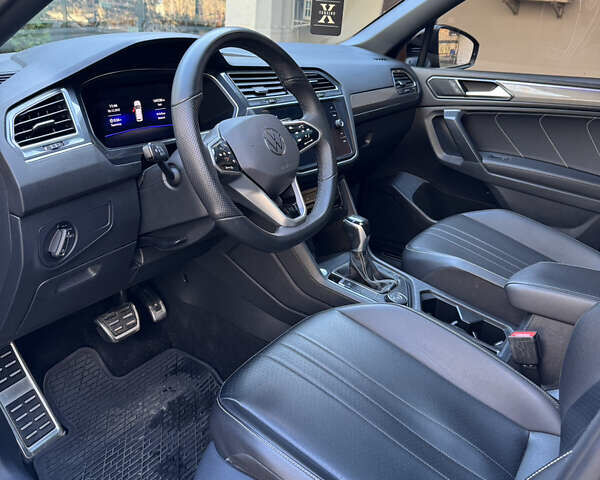 Черный Фольксваген Tiguan Allspace, объемом двигателя 2 л и пробегом 169 тыс. км за 25500 $, фото 14 на Automoto.ua