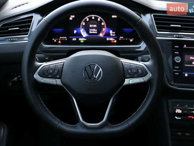 Черный Фольксваген Tiguan Allspace, объемом двигателя 2 л и пробегом 32 тыс. км за 27500 $, фото 7 на Automoto.ua