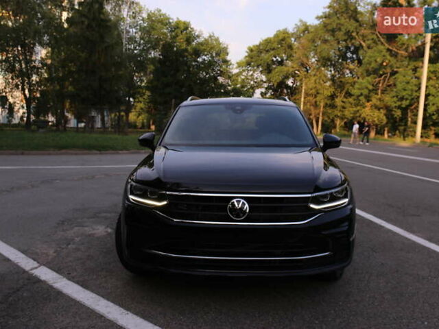 Черный Фольксваген Tiguan Allspace, объемом двигателя 2 л и пробегом 32 тыс. км за 27500 $, фото 3 на Automoto.ua