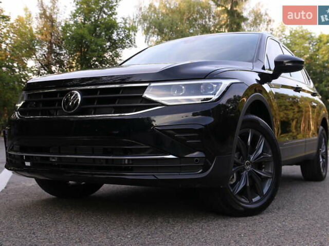 Черный Фольксваген Tiguan Allspace, объемом двигателя 2 л и пробегом 32 тыс. км за 27500 $, фото 1 на Automoto.ua