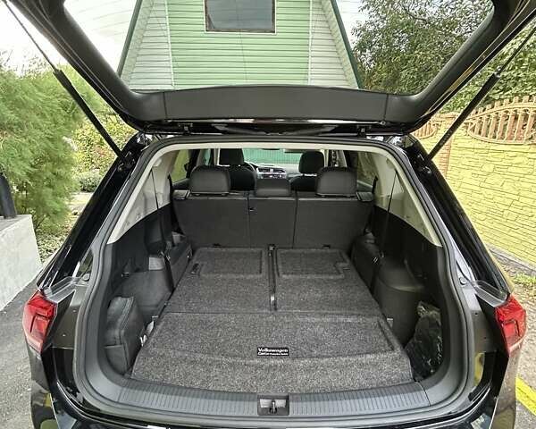 Черный Фольксваген Tiguan Allspace, объемом двигателя 2 л и пробегом 44 тыс. км за 27300 $, фото 19 на Automoto.ua