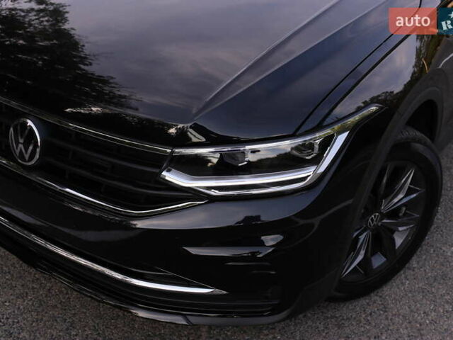 Черный Фольксваген Tiguan Allspace, объемом двигателя 2 л и пробегом 32 тыс. км за 27500 $, фото 4 на Automoto.ua