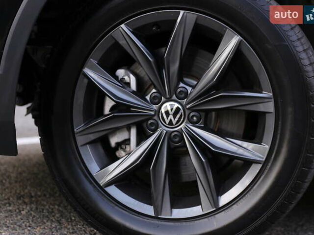 Черный Фольксваген Tiguan Allspace, объемом двигателя 2 л и пробегом 32 тыс. км за 27500 $, фото 6 на Automoto.ua