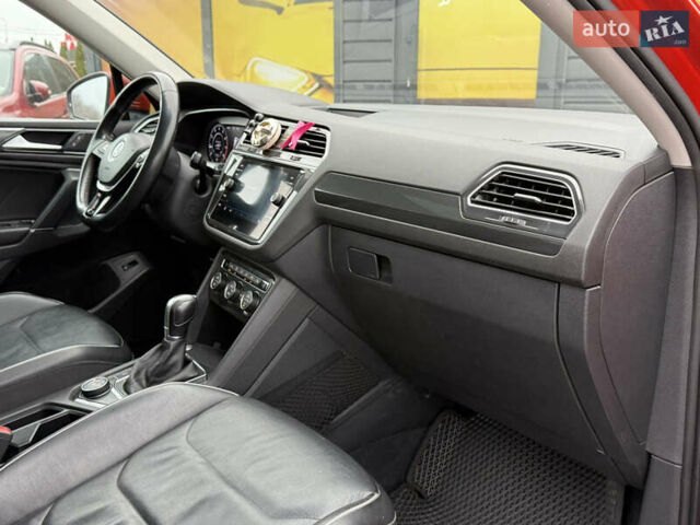 Червоний Фольксваген Tiguan Allspace, об'ємом двигуна 1.98 л та пробігом 136 тис. км за 17999 $, фото 34 на Automoto.ua