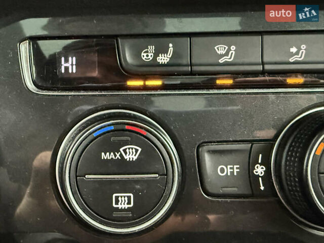 Червоний Фольксваген Tiguan Allspace, об'ємом двигуна 1.98 л та пробігом 136 тис. км за 17999 $, фото 63 на Automoto.ua