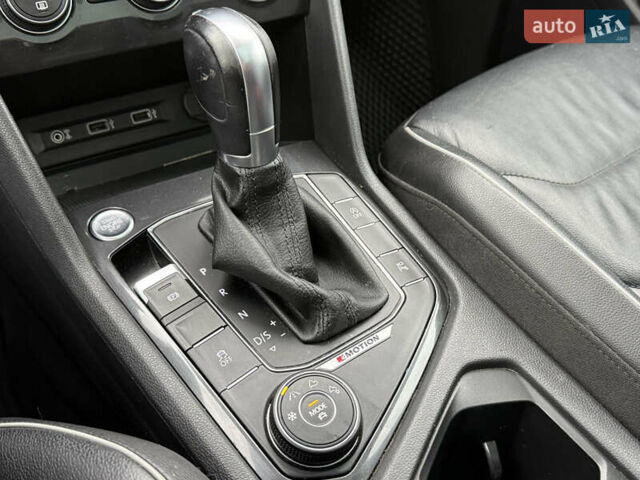 Червоний Фольксваген Tiguan Allspace, об'ємом двигуна 1.98 л та пробігом 136 тис. км за 17999 $, фото 59 на Automoto.ua