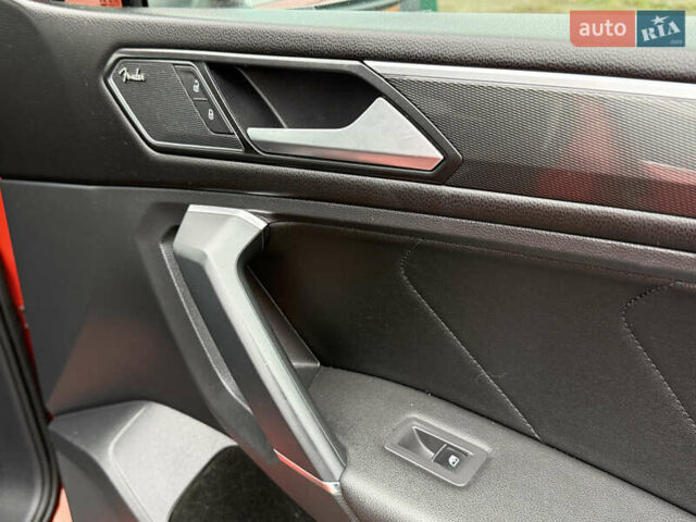 Червоний Фольксваген Tiguan Allspace, об'ємом двигуна 1.98 л та пробігом 136 тис. км за 17999 $, фото 36 на Automoto.ua