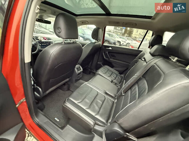Червоний Фольксваген Tiguan Allspace, об'ємом двигуна 1.98 л та пробігом 136 тис. км за 17999 $, фото 47 на Automoto.ua