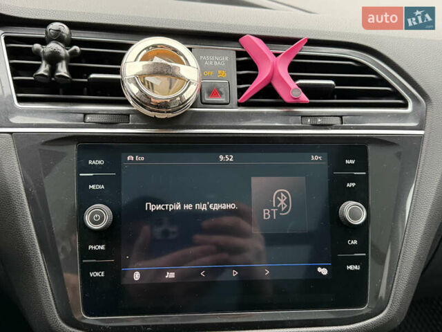 Червоний Фольксваген Tiguan Allspace, об'ємом двигуна 1.98 л та пробігом 136 тис. км за 17999 $, фото 56 на Automoto.ua