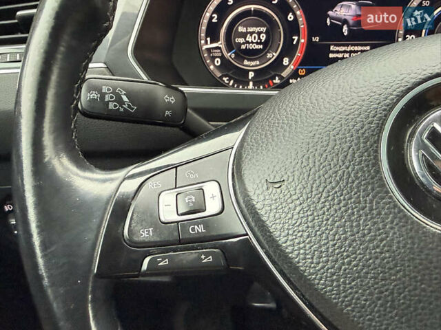 Червоний Фольксваген Tiguan Allspace, об'ємом двигуна 1.98 л та пробігом 136 тис. км за 17999 $, фото 58 на Automoto.ua