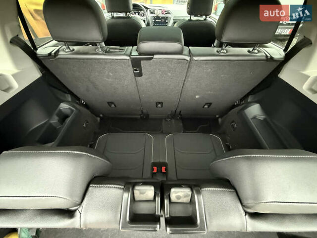 Червоний Фольксваген Tiguan Allspace, об'ємом двигуна 1.98 л та пробігом 136 тис. км за 17999 $, фото 43 на Automoto.ua