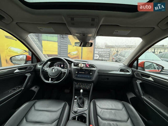 Червоний Фольксваген Tiguan Allspace, об'ємом двигуна 1.98 л та пробігом 136 тис. км за 17999 $, фото 4 на Automoto.ua