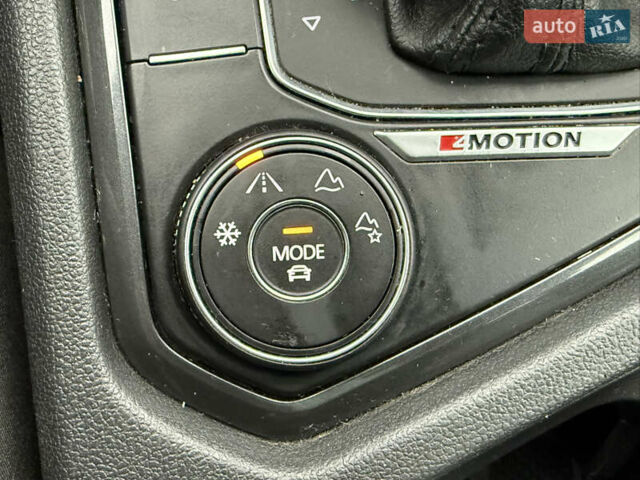 Червоний Фольксваген Tiguan Allspace, об'ємом двигуна 1.98 л та пробігом 136 тис. км за 17999 $, фото 60 на Automoto.ua