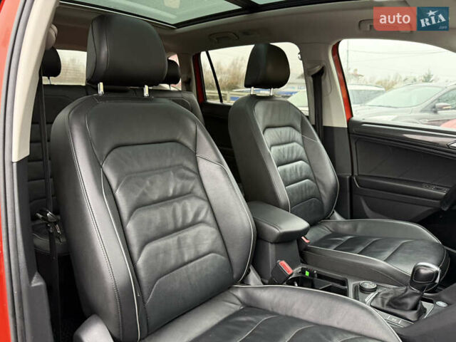 Червоний Фольксваген Tiguan Allspace, об'ємом двигуна 1.98 л та пробігом 136 тис. км за 17999 $, фото 31 на Automoto.ua