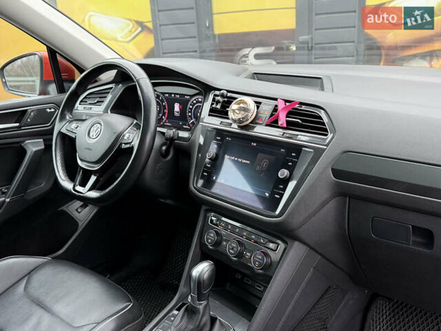 Червоний Фольксваген Tiguan Allspace, об'ємом двигуна 1.98 л та пробігом 136 тис. км за 17999 $, фото 33 на Automoto.ua