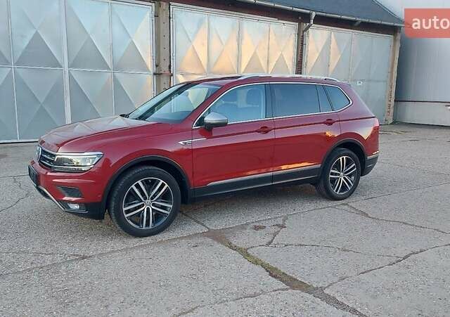 Красный Фольксваген Tiguan Allspace, объемом двигателя 0 л и пробегом 96 тыс. км за 17630 $, фото 3 на Automoto.ua