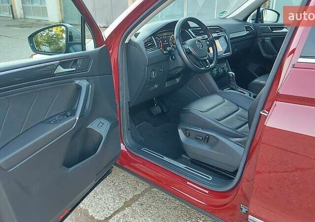 Красный Фольксваген Tiguan Allspace, объемом двигателя 0 л и пробегом 96 тыс. км за 17630 $, фото 15 на Automoto.ua
