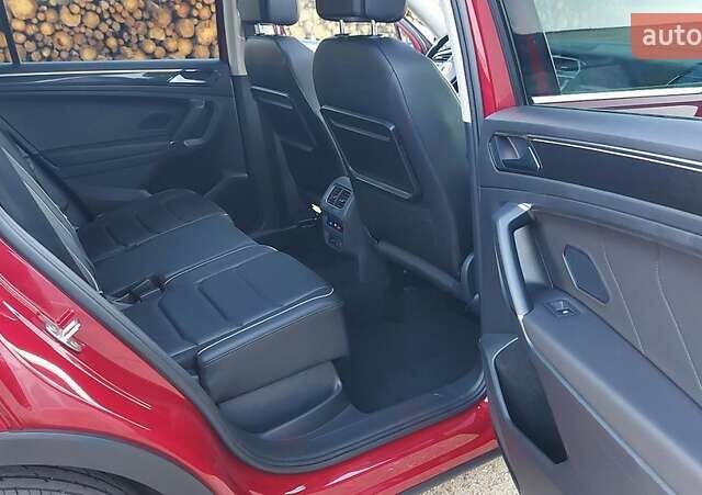 Красный Фольксваген Tiguan Allspace, объемом двигателя 0 л и пробегом 96 тыс. км за 17630 $, фото 17 на Automoto.ua
