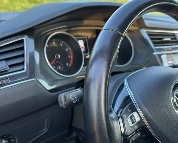 Красный Фольксваген Tiguan Allspace, объемом двигателя 2 л и пробегом 134 тыс. км за 17400 $, фото 10 на Automoto.ua