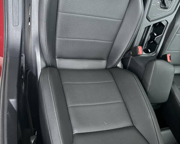 Червоний Фольксваген Tiguan Allspace, об'ємом двигуна 2 л та пробігом 42 тис. км за 20500 $, фото 10 на Automoto.ua