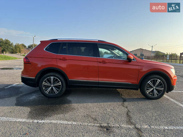 Красный Фольксваген Tiguan Allspace, объемом двигателя 2 л и пробегом 134 тыс. км за 17400 $, фото 6 на Automoto.ua