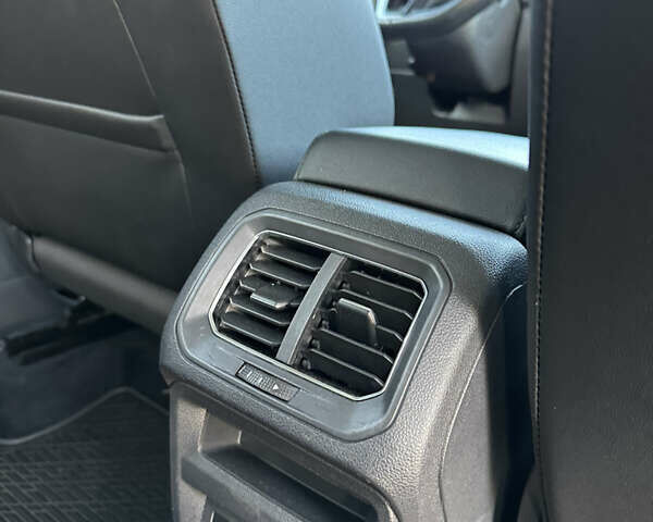 Красный Фольксваген Tiguan Allspace, объемом двигателя 2 л и пробегом 134 тыс. км за 17400 $, фото 11 на Automoto.ua