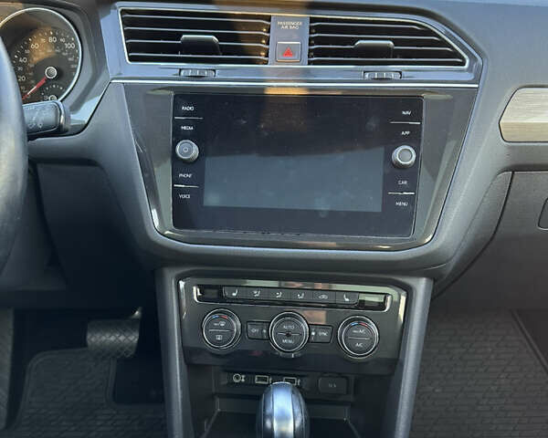 Красный Фольксваген Tiguan Allspace, объемом двигателя 2 л и пробегом 134 тыс. км за 17400 $, фото 18 на Automoto.ua