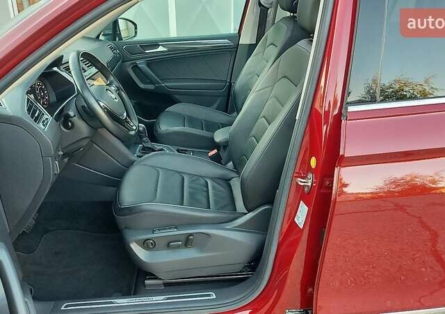 Красный Фольксваген Tiguan Allspace, объемом двигателя 0 л и пробегом 96 тыс. км за 17630 $, фото 16 на Automoto.ua