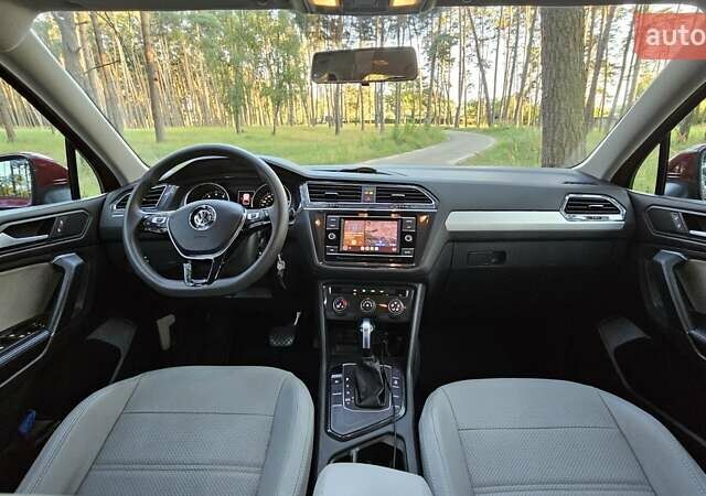 Красный Фольксваген Tiguan Allspace, объемом двигателя 1.98 л и пробегом 139 тыс. км за 19100 $, фото 10 на Automoto.ua