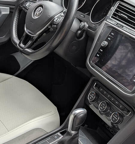 Червоний Фольксваген Tiguan Allspace, об'ємом двигуна 2 л та пробігом 198 тис. км за 16499 $, фото 33 на Automoto.ua