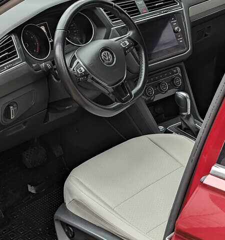 Червоний Фольксваген Tiguan Allspace, об'ємом двигуна 2 л та пробігом 198 тис. км за 16499 $, фото 13 на Automoto.ua