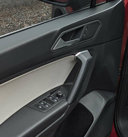 Червоний Фольксваген Tiguan Allspace, об'ємом двигуна 2 л та пробігом 198 тис. км за 16499 $, фото 17 на Automoto.ua