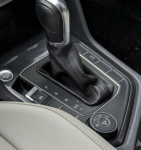 Червоний Фольксваген Tiguan Allspace, об'ємом двигуна 2 л та пробігом 198 тис. км за 16499 $, фото 14 на Automoto.ua