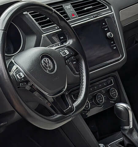 Червоний Фольксваген Tiguan Allspace, об'ємом двигуна 2 л та пробігом 198 тис. км за 16499 $, фото 15 на Automoto.ua