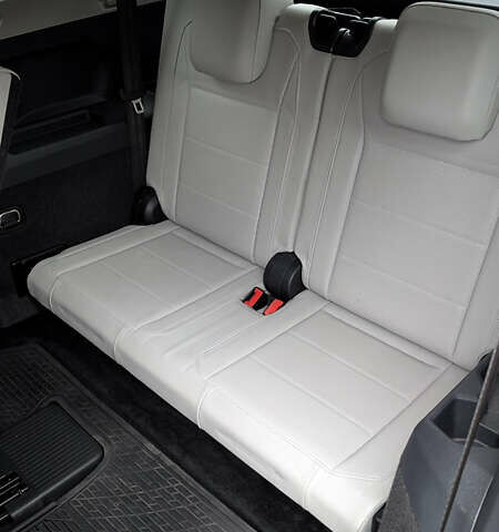 Червоний Фольксваген Tiguan Allspace, об'ємом двигуна 2 л та пробігом 198 тис. км за 16499 $, фото 24 на Automoto.ua