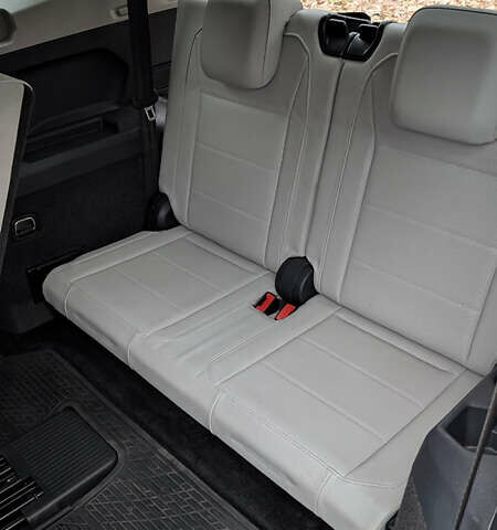 Червоний Фольксваген Tiguan Allspace, об'ємом двигуна 2 л та пробігом 198 тис. км за 16499 $, фото 23 на Automoto.ua