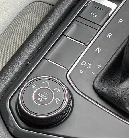 Червоний Фольксваген Tiguan Allspace, об'ємом двигуна 2 л та пробігом 198 тис. км за 16499 $, фото 35 на Automoto.ua